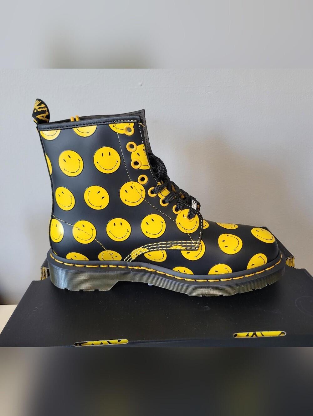 Dr. Martens x Smiley 1460 8-Eye Smooth Leather Lace-Up Boots, BNIB, Size 8 - Picture 4 of 12